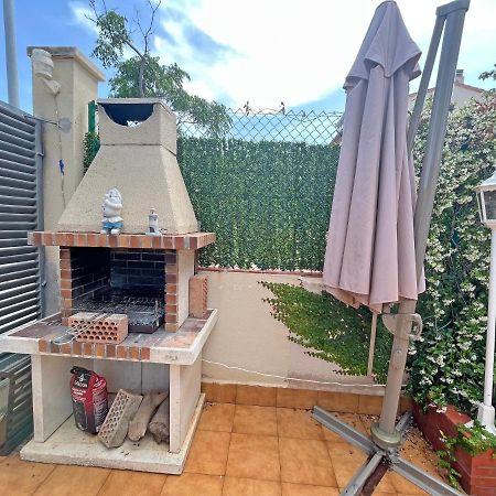 Casa En Vilafortuny Con Barbacoa Piscina Comunitaria Кембрилс Екстериор снимка