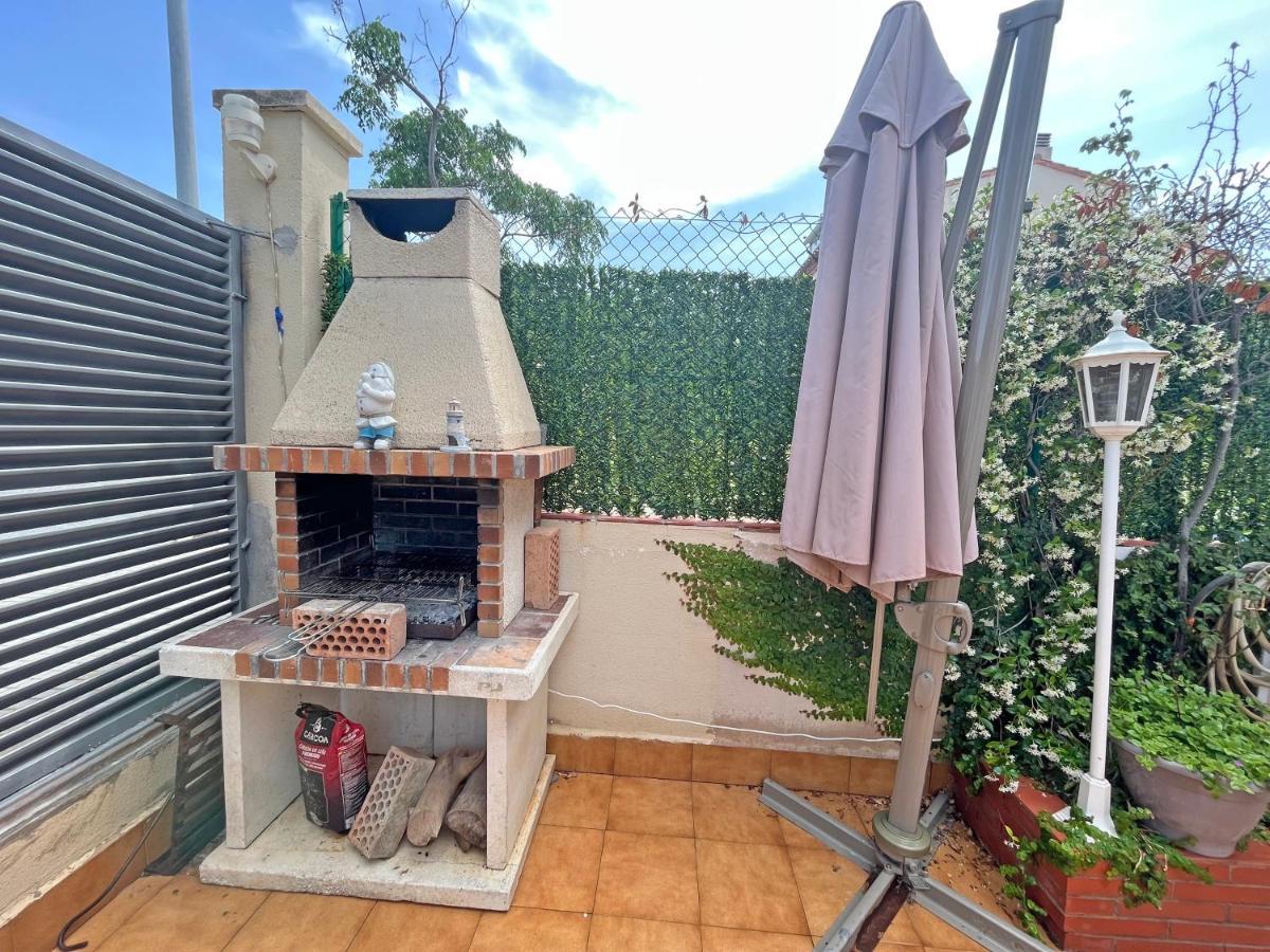 Casa En Vilafortuny Con Barbacoa Piscina Comunitaria Кембрилс Екстериор снимка
