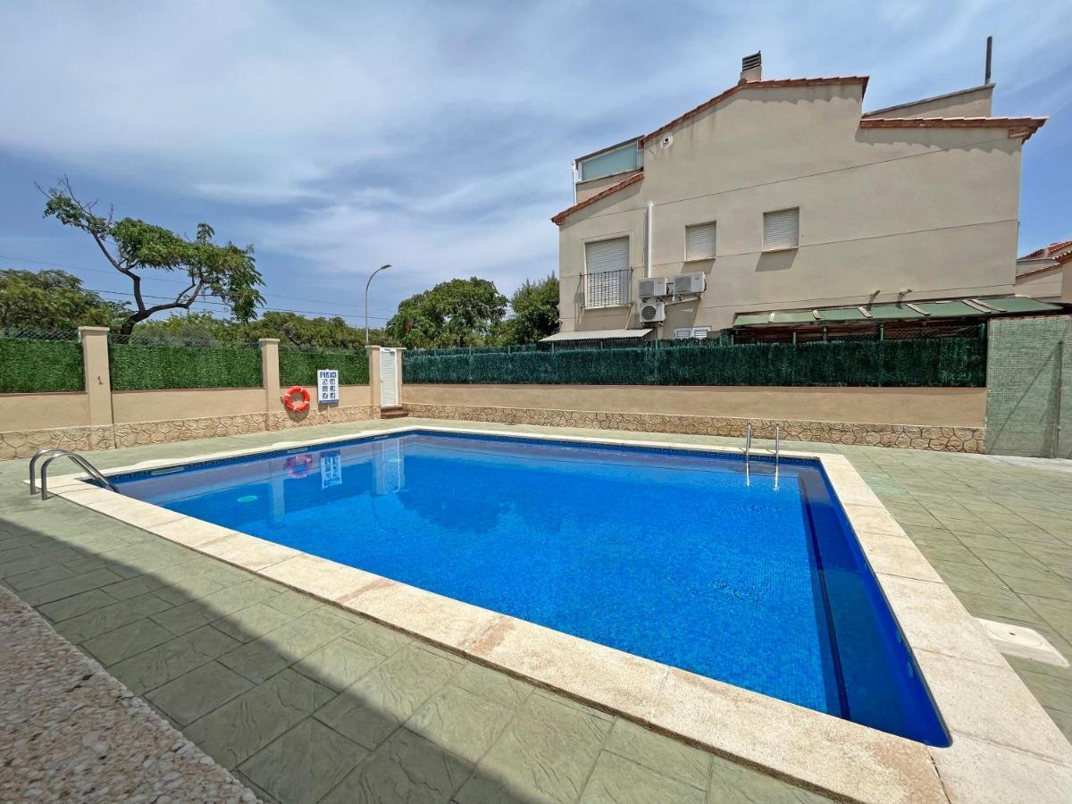 Casa En Vilafortuny Con Barbacoa Piscina Comunitaria Кембрилс Екстериор снимка